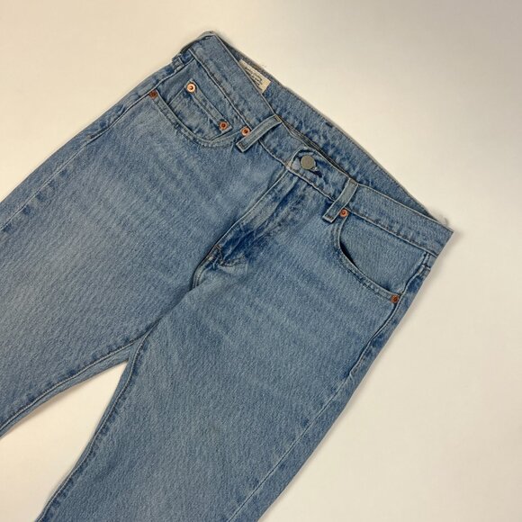 Light Wash Levi's Denim Pants - Picture 2 of 7